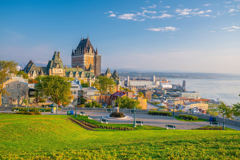 Canadá cuenta con una amplia gama de instituciones educativas de prestigio que ofrecen programas en francés. Estas instituciones están especialmente concentradas en Quebec